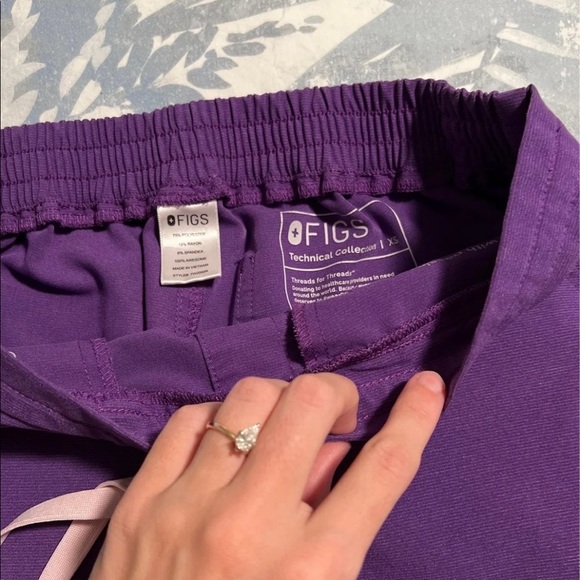 Scrubs bundle - Picture 3 of 4